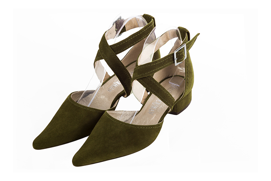 Women's khaki green open side dress shoes, with crossed straps. Pointed toe. Low block heels - Front view